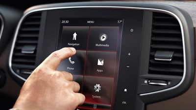 A man pressing the navigation button from the Renault R-LINK 2 touch monitor